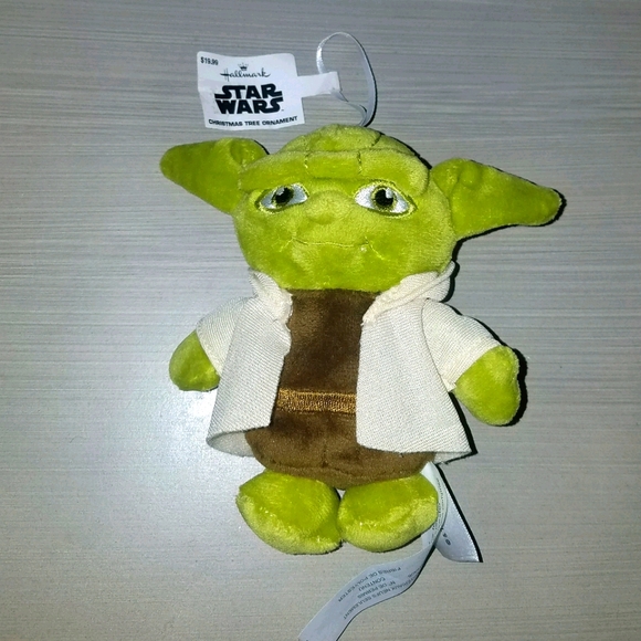 HALLMARK Star Wars 4" Plush Yoda Ornament - Picture 1 of 10